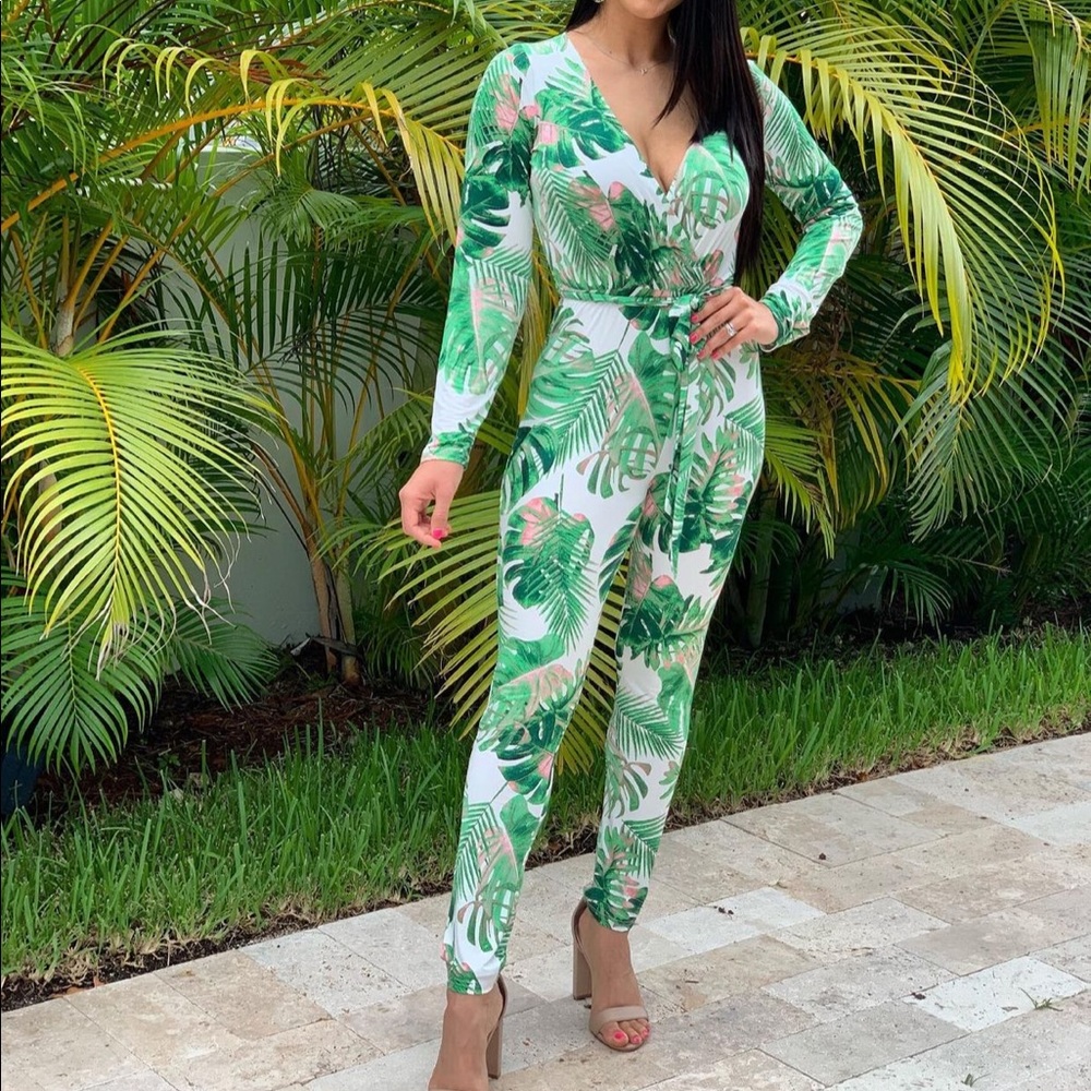 Palm tree print jumpsuit 🌴
